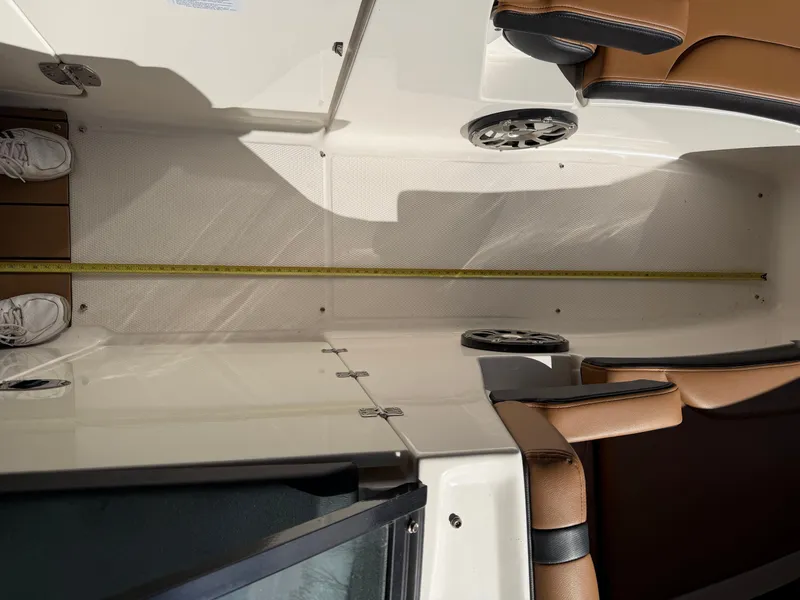 Slide: The Image of Bayliner 3685 1999 - 2