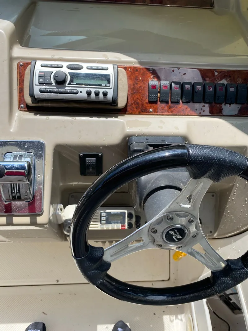 Slide: The Image of Bayliner 3685 1999 - 8