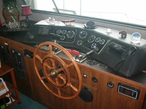 Slide: The Image of Harbor Master 52 Widebody Houseboat 1990 - 5