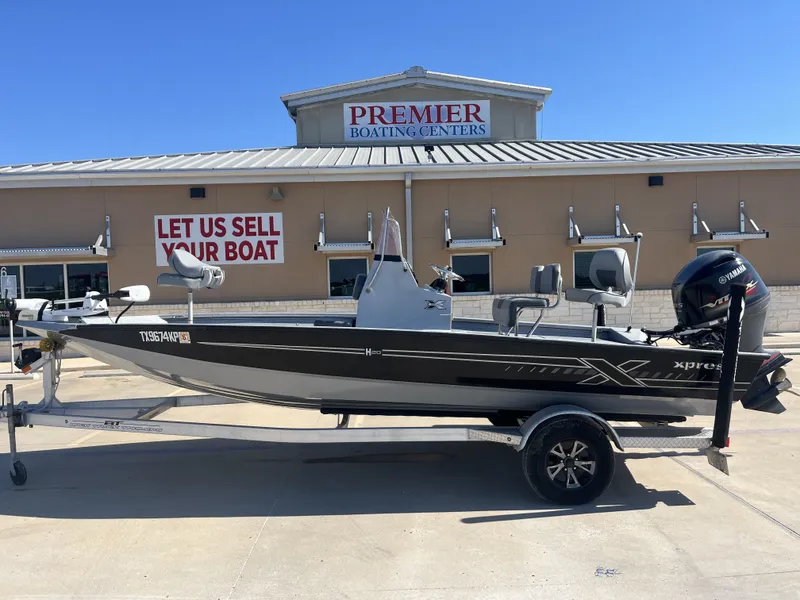 The Image of Xpress H20B Bay 2022 - 1