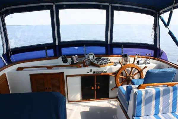 Slide: The Image of Marine Trader 38 Double Cabin 1984 - 5