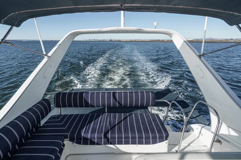 Slide: The Image of Bayliner 3988 Motoryacht 1998 - 52