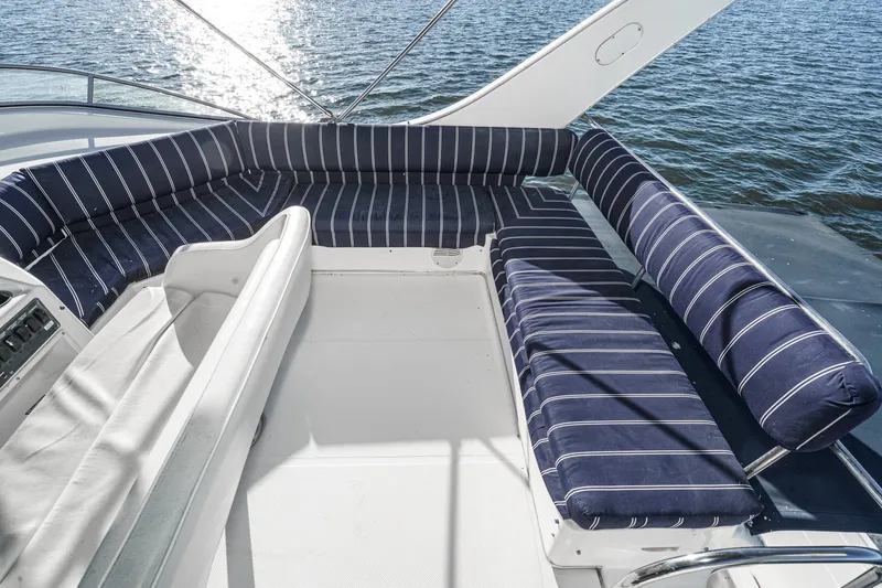 Slide: The Image of Bayliner 3988 Motoryacht 1998 - 53