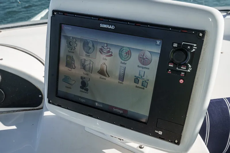 Slide: The Image of Bayliner 3988 Motoryacht 1998 - 54