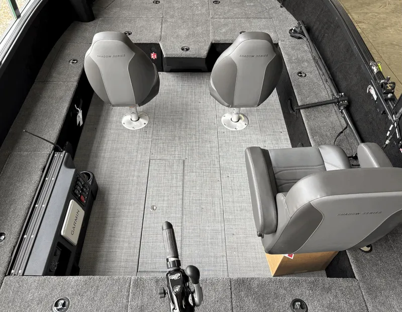 Slide: The Image of Alumacraft Competitor Shadow 185X 2026 - 11