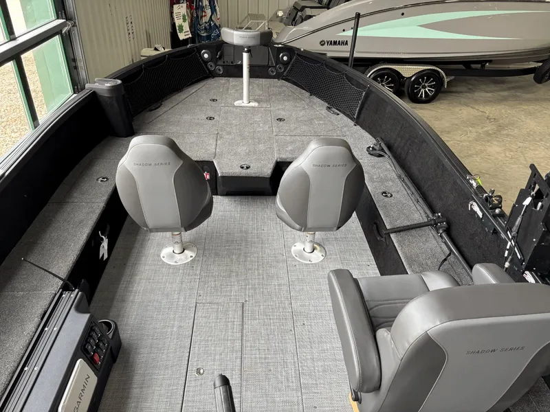 Slide: The Image of Alumacraft Competitor Shadow 185X 2026 - 12