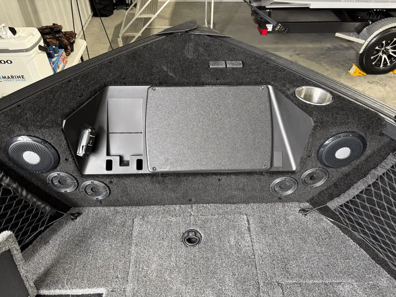 Slide: The Image of Alumacraft Competitor Shadow 185X 2026 - 13