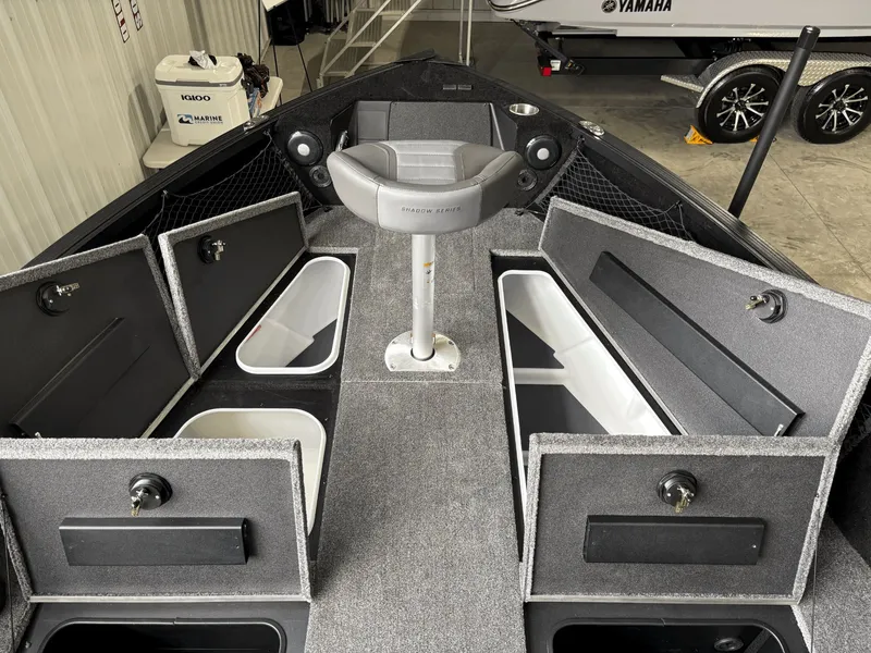 Slide: The Image of Alumacraft Competitor Shadow 185X 2026 - 14