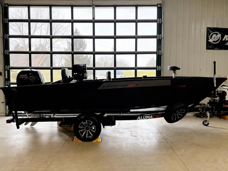 Slide: The Image of Alumacraft Competitor Shadow 185X 2026 - 4