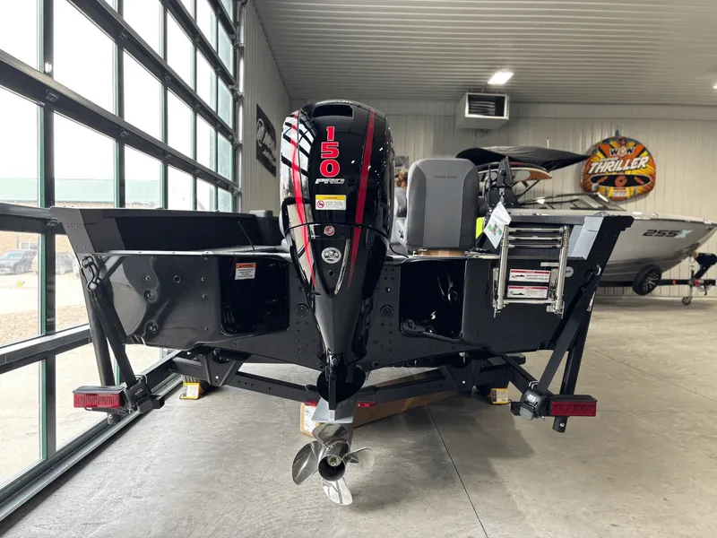 Slide: The Image of Alumacraft Competitor Shadow 185X 2026 - 6