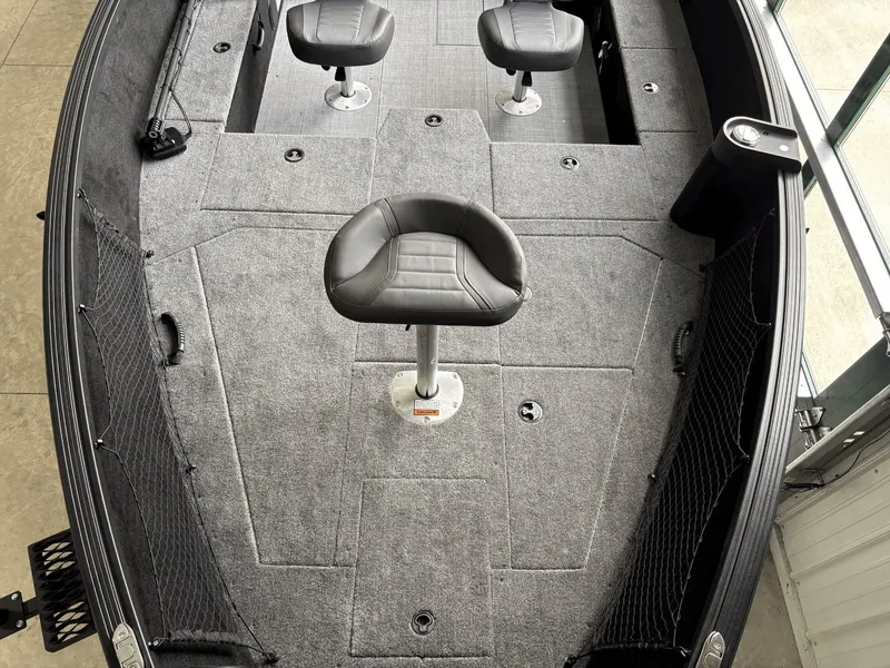 Slide: The Image of Alumacraft Competitor Shadow 185X 2026 - 7