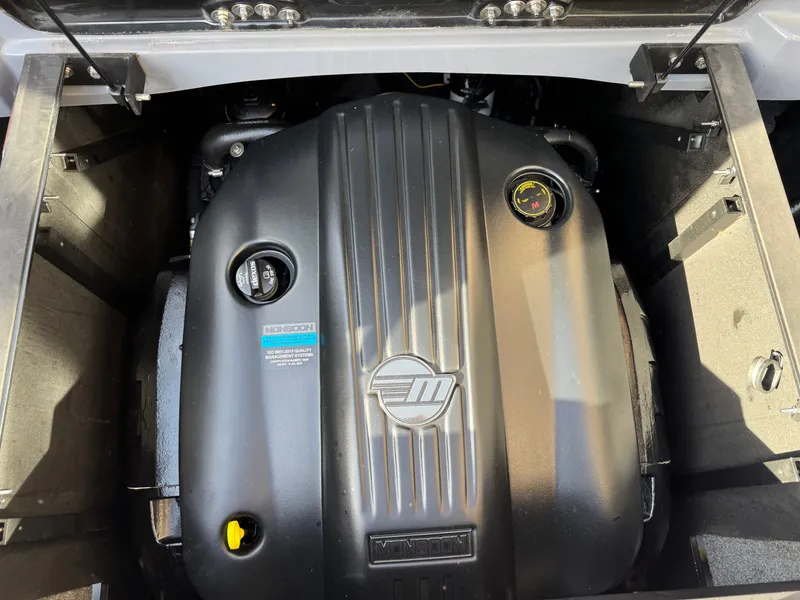 Slide: The Image of Malibu Wakesetter 23 LSV 2023 - 14