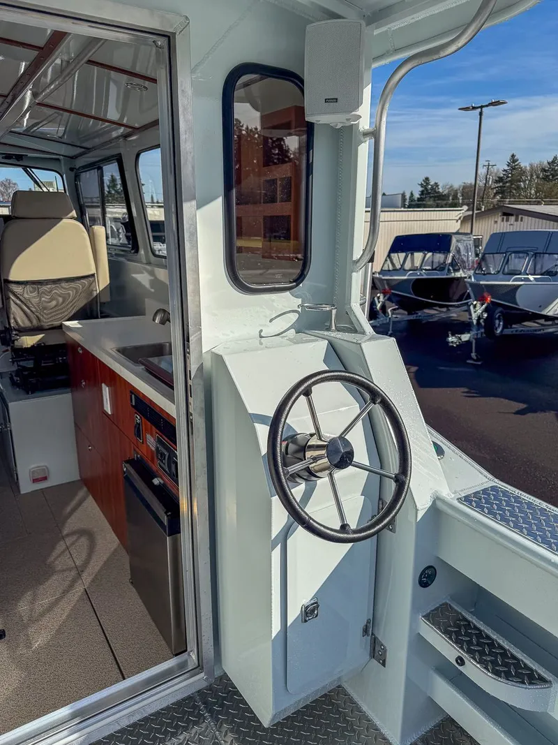 Slide: The Image of Hewescraft 270 Pacific Explorer 2026 - 18