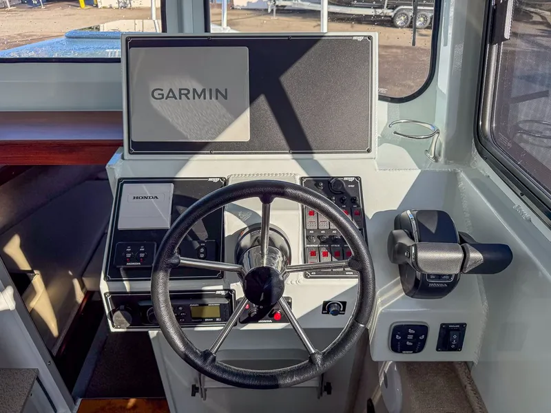 Slide: The Image of Hewescraft 270 Pacific Explorer 2026 - 9