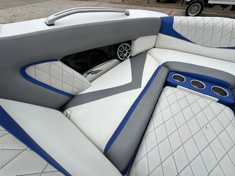 Slide: The Image of Tigé RZ4 2013 - 18