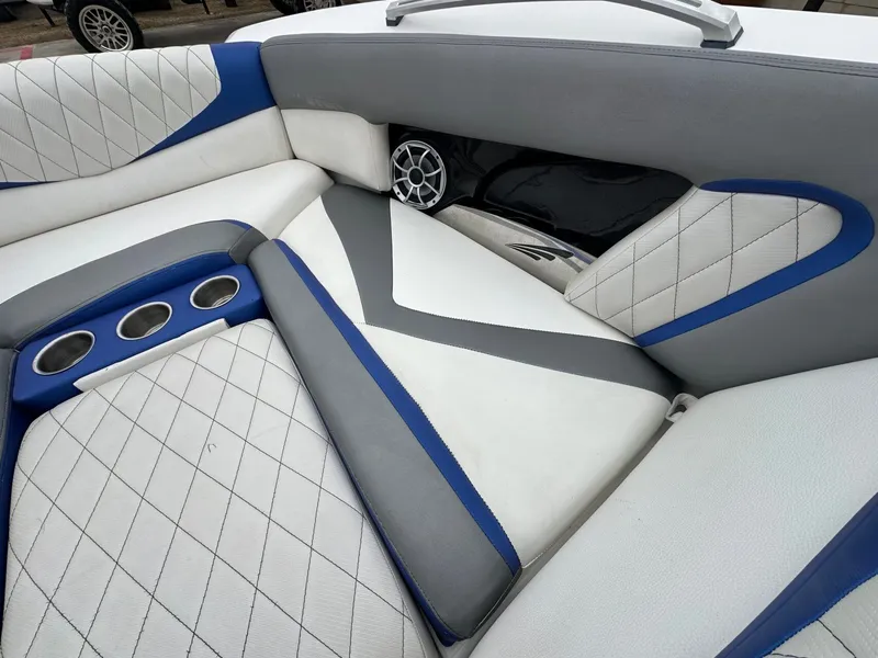 Slide: The Image of Tigé RZ4 2013 - 20