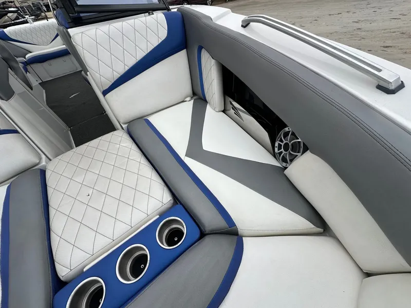 Slide: The Image of Tigé RZ4 2013 - 23