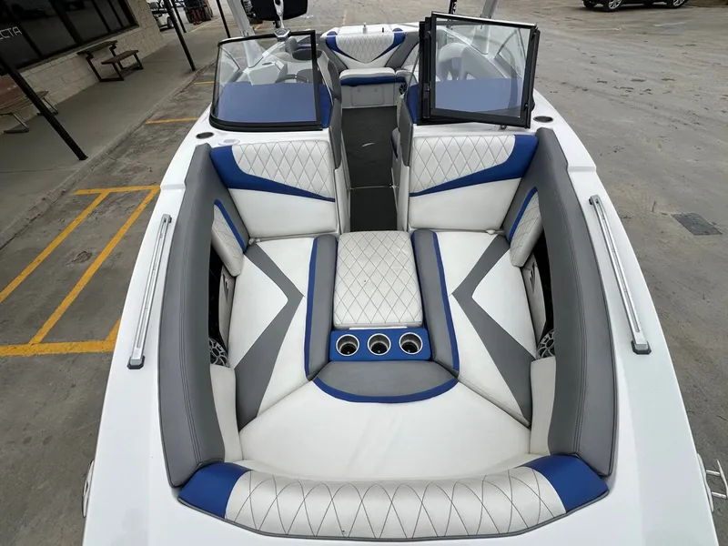 Slide: The Image of Tigé RZ4 2013 - 24