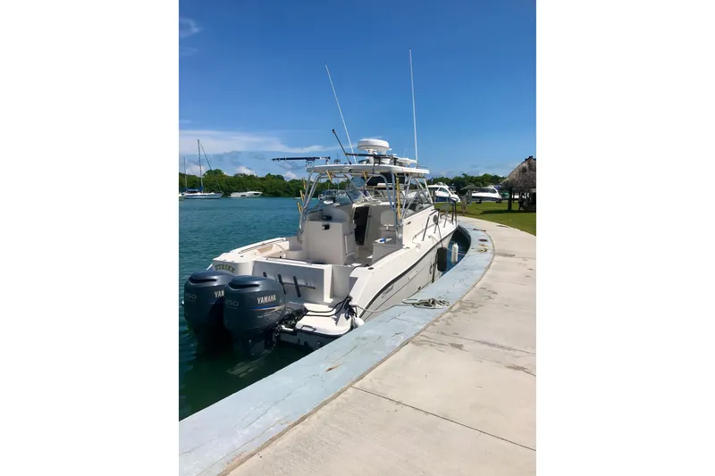 Slide: The Image of 2006 Seaswirl Striper 2901 Walkaround O/B docked with twin Yamaha engines. - 12