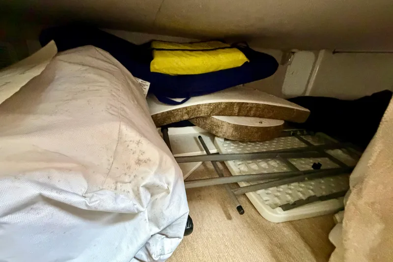 Slide: The Image of Interior storage of 2006 Seaswirl Striper 2901 Walkaround O/B with life jacket and equipment. - 18