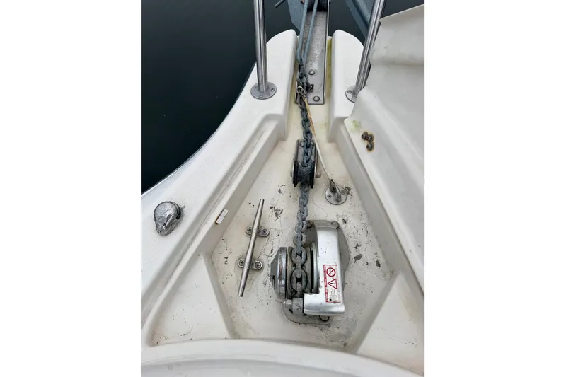 Slide: The Image of 2006 Seaswirl Striper 2901 Walkaround O/B anchor chain and winch detail. - 20