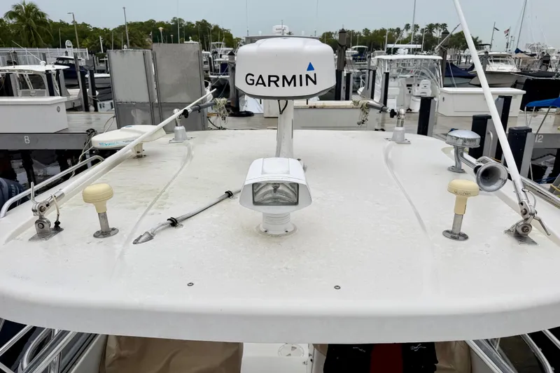 Slide: The Image of 2006 Seaswirl Striper 2901 Walkaround O/B with Garmin radar at marina. - 21