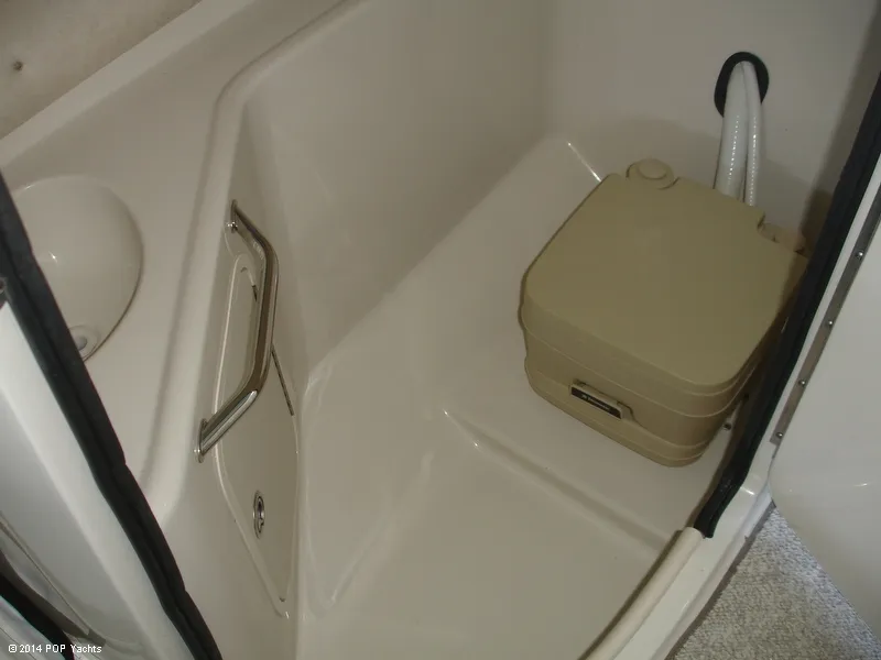 Slide: The Image of Sea Ray 240 Sundeck 2008 - 11