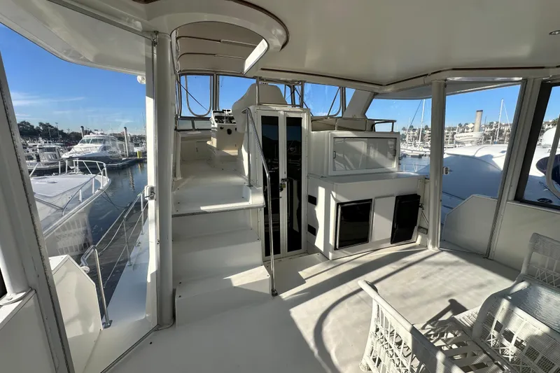 Slide: The Image of 1995 Carver 440 Aft Cabin Motor Yacht interior with marina view. - 16