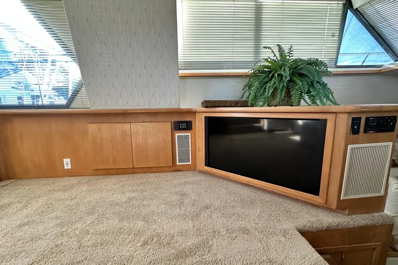 Slide: The Image of Interior of 1995 Carver 440 Aft Cabin Motor Yacht with TV and potted plant. - 40