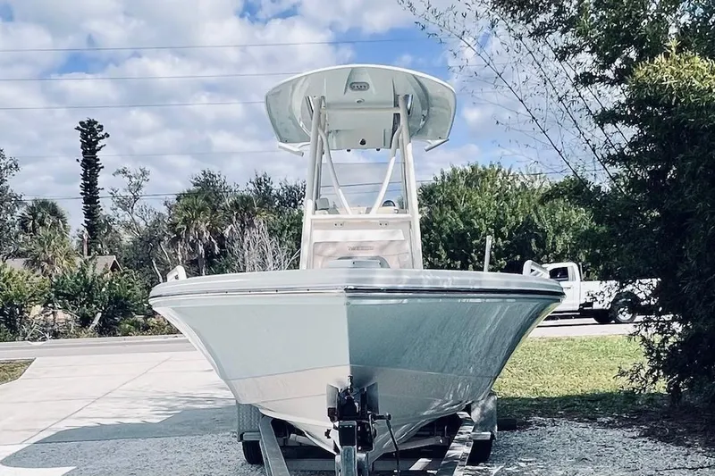 The Image of 2015 Pathfinder 2600 HPS boat on trailer, parked outdoors under a cloudy sky. - 6