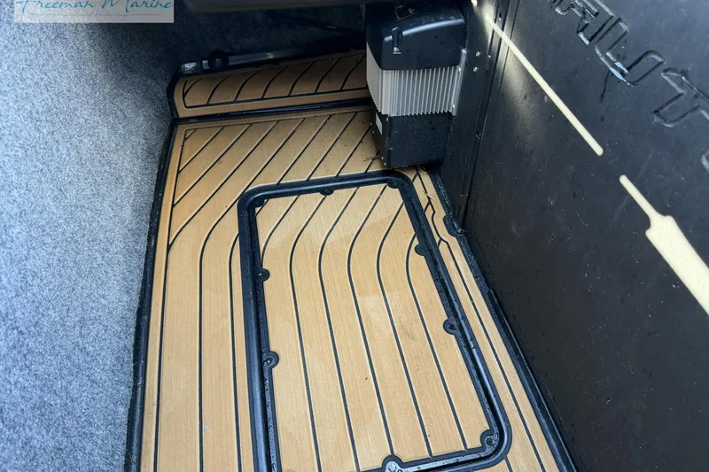 Slide: The Image of 2022 Nautique Super Air Nautique G23 engine detail, featuring PCM CXS system. - 29