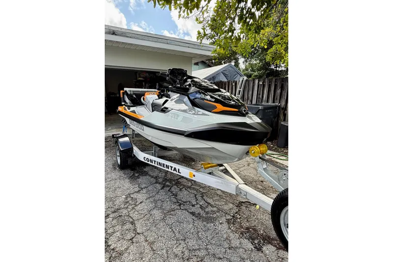 The Image of 2022 Sea-Doo FishPro Trophy 170 on trailer, parked outdoors. - 4