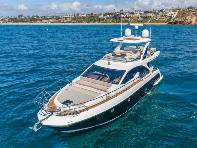 Slide: The Image of Luxury yacht Azimut 50 Fly 2015 on open sea. - 10