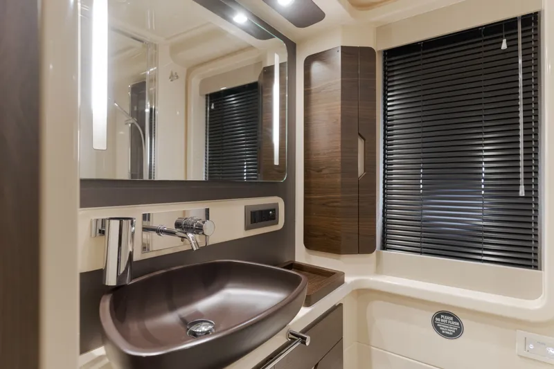 Slide: The Image of Luxurious bathroom in Azimut 50 Fly 2015 yacht model. - 33