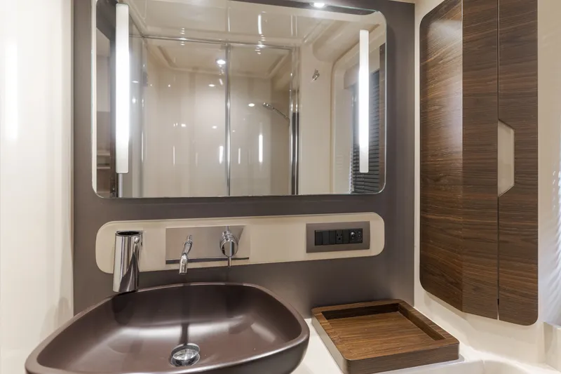 Slide: The Image of Luxurious bathroom in Azimut 50 Fly 2015 yacht model. - 34