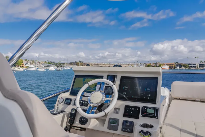 Slide: The Image of Helm of Azimut 50 Fly 2015 on open water. - 41