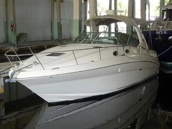 Slide: The Image of Sea Ray 32 DA CLEAN 2004 - 1