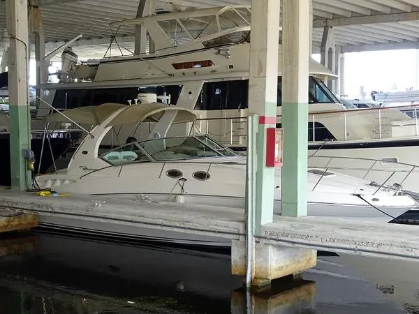 Slide: The Image of Sea Ray 32 DA CLEAN 2004 - 2