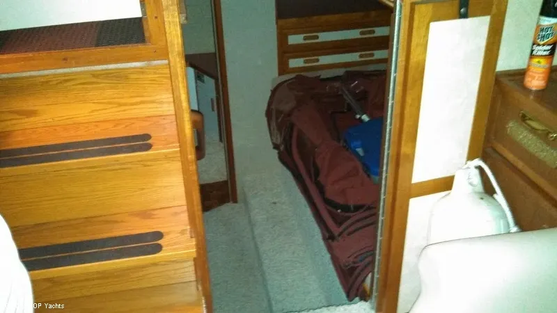 Slide: The Image of Carver Yachts 3207 Aft Cabin 1986 - 4