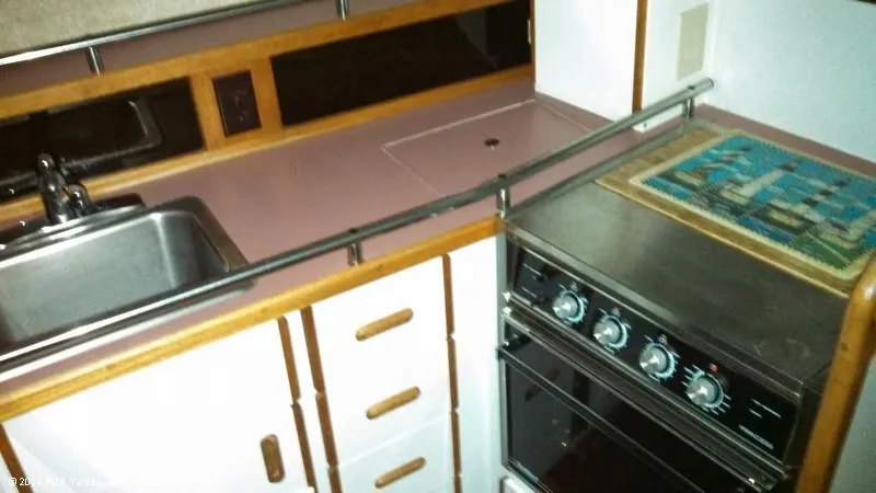Slide: The Image of Carver Yachts 3207 Aft Cabin 1986 - 5