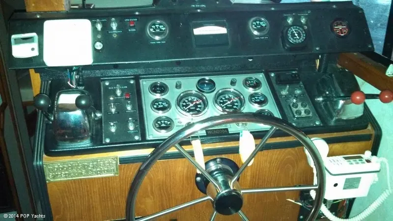 Slide: The Image of Carver Yachts 3207 Aft Cabin 1986 - 6