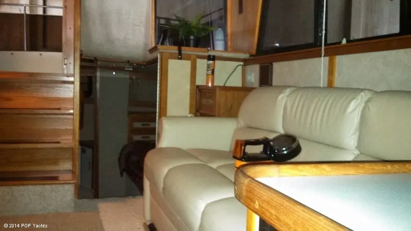 Slide: The Image of Carver Yachts 3207 Aft Cabin 1986 - 8