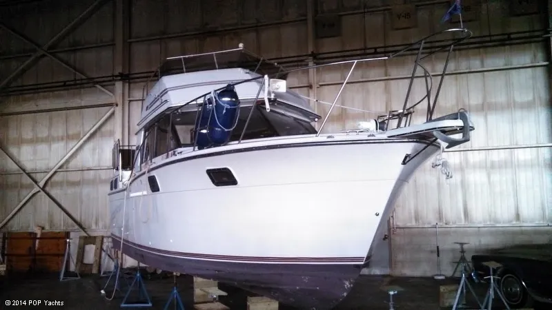 Slide: The Image of Carver Yachts 3207 Aft Cabin 1986 - 9