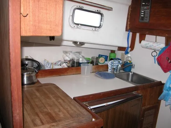 Slide: The Image of Cape Dory 28 Flybridge 1987 - 10