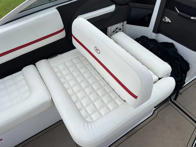 Slide: The Image of Cobalt R5 Surf 2018 - 12