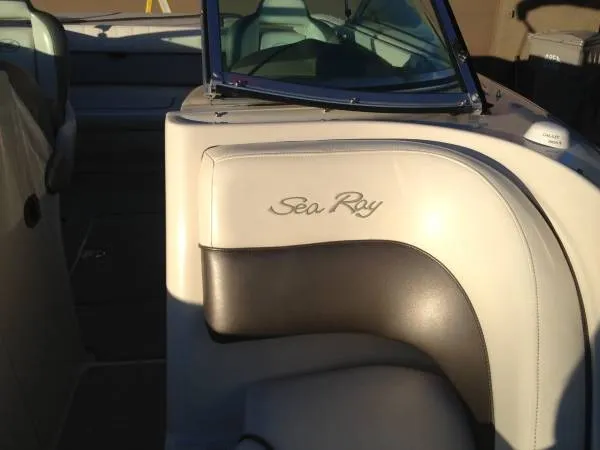 Slide: The Image of Sea Ray 220 Select 2007 - 10