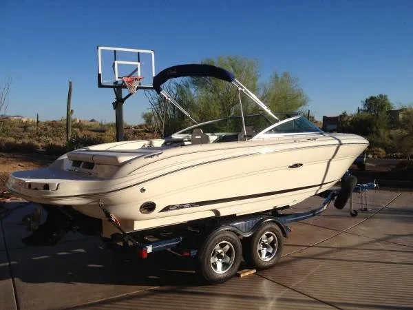 Slide: The Image of Sea Ray 220 Select 2007 - 8