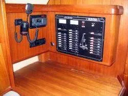 Slide: The Image of Hunter 35.5 Legend 1994 - 5