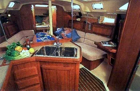 Slide: The Image of Hunter 35.5 Legend 1994 - 8