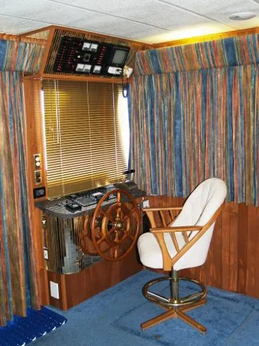 Slide: The Image of MONTICELLO River Yacht 1999 - 8